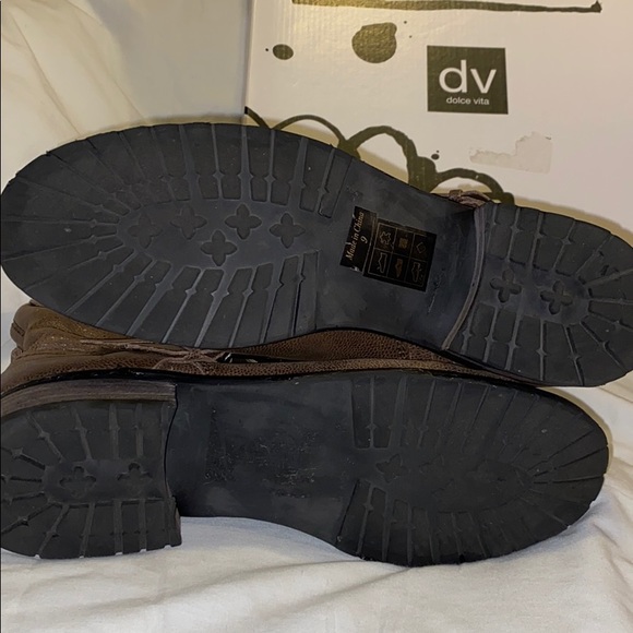 Brand New Dolce Vita Taupe Leather Boots - Size 9 - Picture 3 of 4